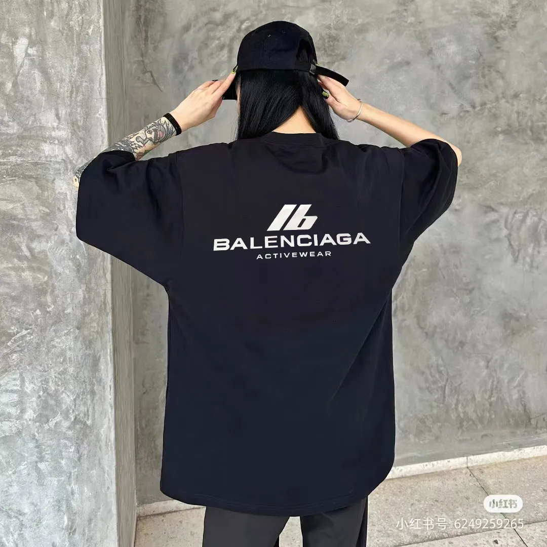 P80✨🔥 BALENCIAGA Paris 3M reflective letter printed short-sleeved T-shirt. Custom-woven and dyed 280g combed cotton heavyweight fabric. Zero color difference in threads. Perfect details. Different from the current currency version. Welcome to compare. Same Style for men and women. Must-sell in the picture above. Color: White Black Size: 1 2 3 4